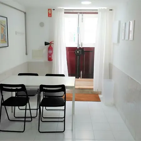 Alfama 34 *
